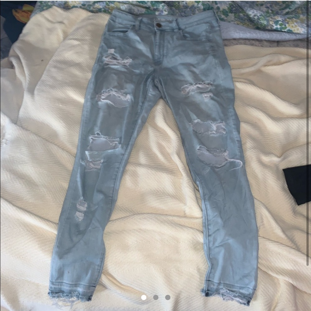 American Eagle High-Wasted Jeans!!